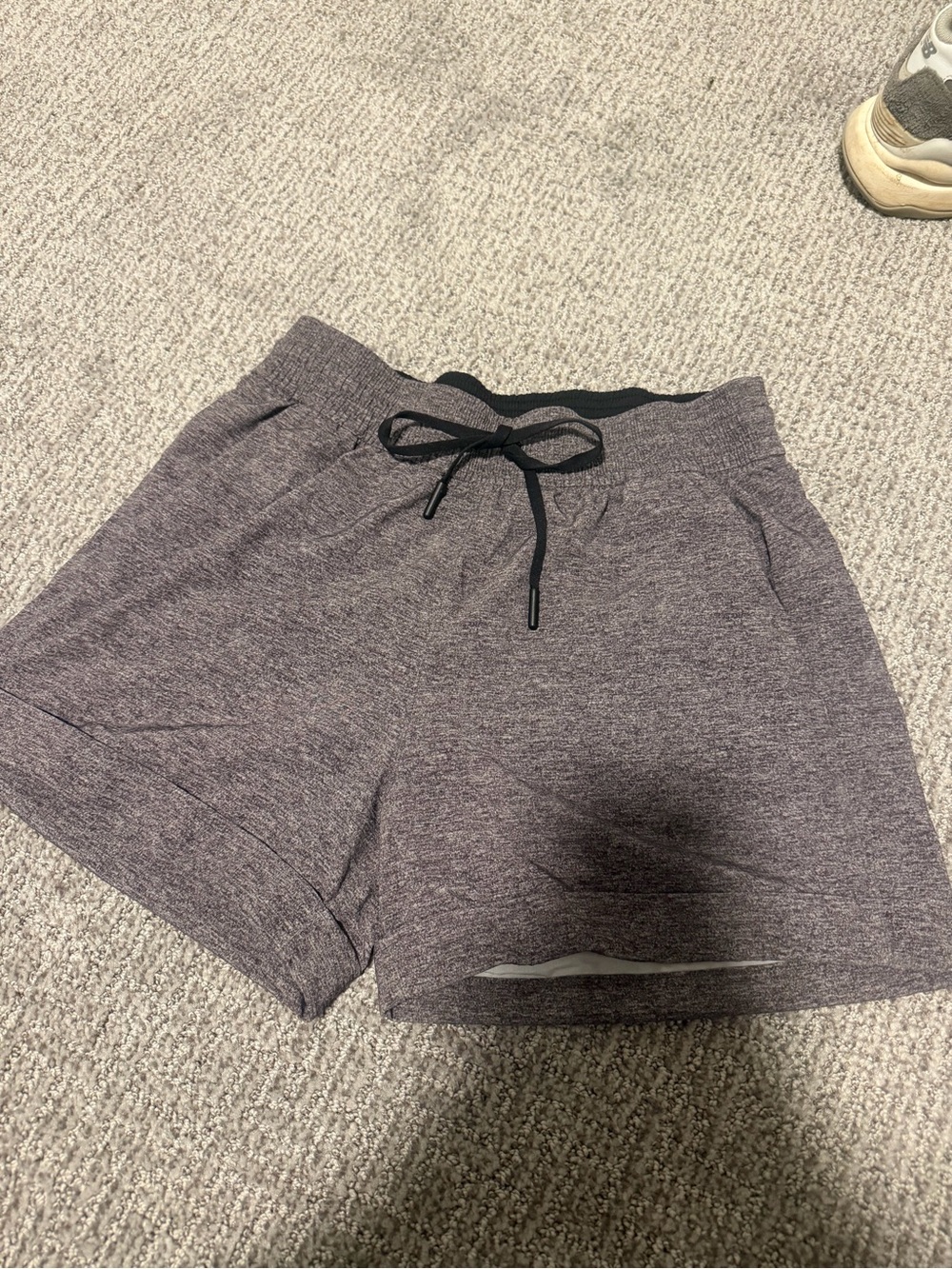 Lululemon gray heather polyester & elastane shorts size 4 #athletic #activewear